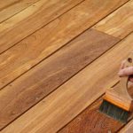 entretien terrasse bois au pinceau