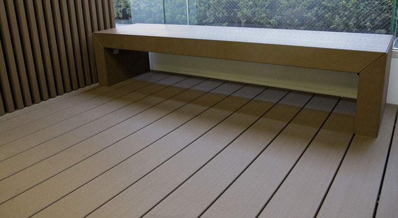 Une terrasse en bois composite est durable si on l'entretien